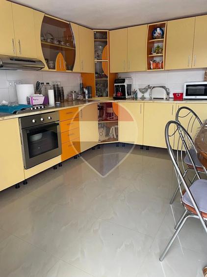 Casă cu 3 camere cu Teren 1169 Mp în Rona de Jos