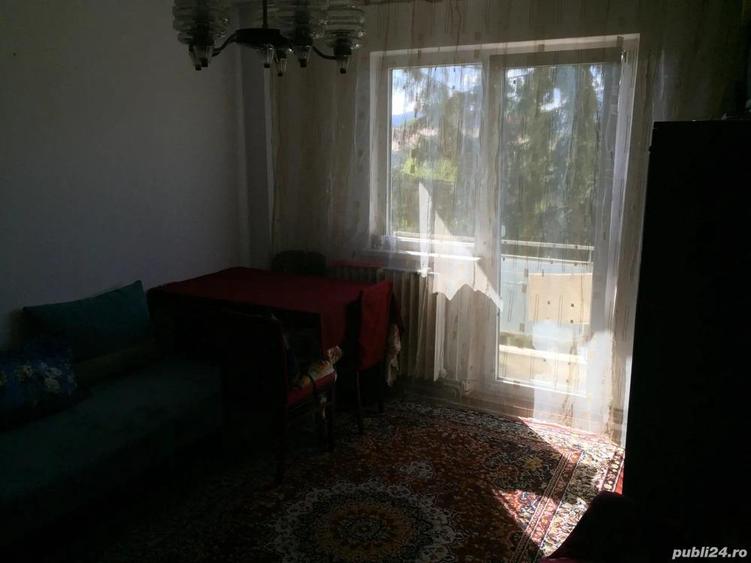 Inchiriez apartament 3 camere - 4