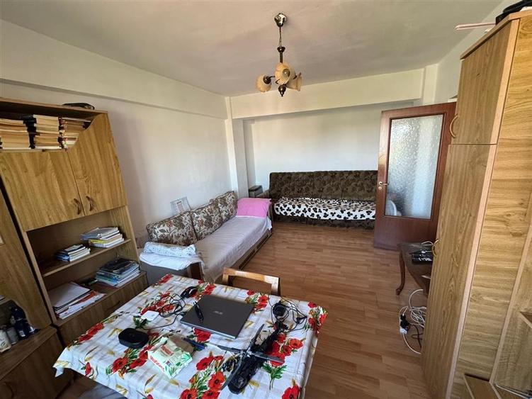 Garsoniera Comisia Centrala ,40 mp utili, et 4/4 cu acoperis,CT - 1