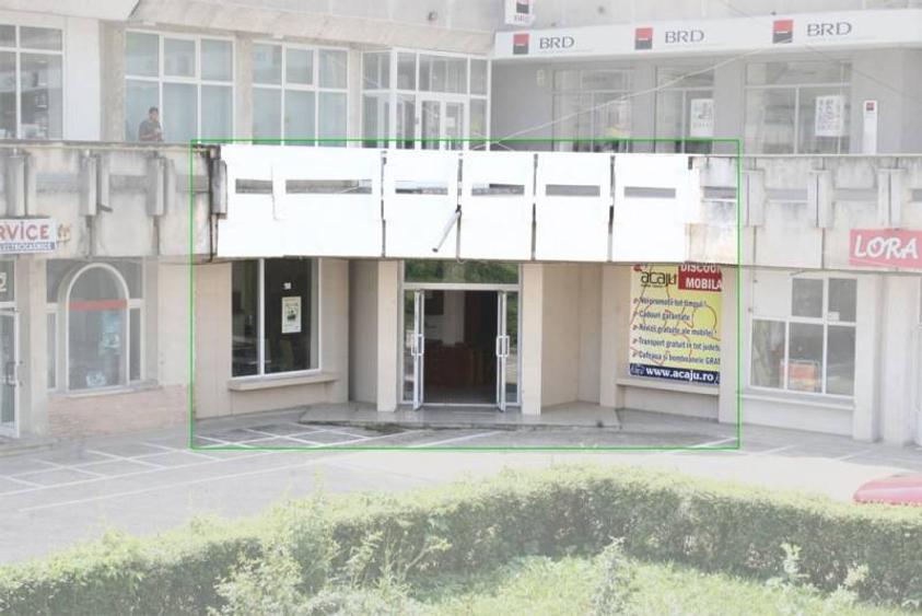 Inchiriez Spatiu Comercial 300mp, Pietonal Stefan cel Mare, Roman, Neamt - 1