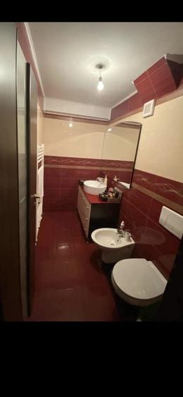 Apartament cu 3 camere decomandat în Sârbi