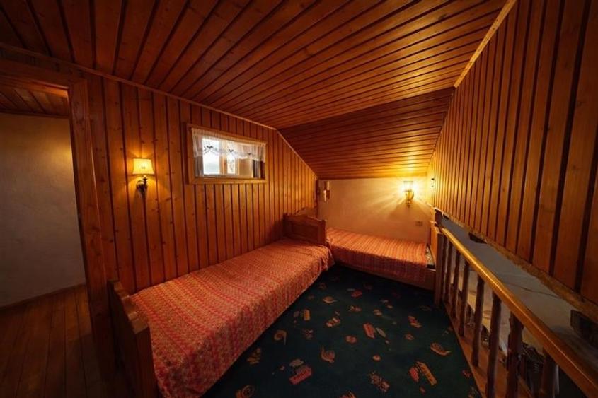 Tur 3D! Doua case traditionale, pe domeniu versatil, la doar 1Km de Castelul Bra - 8