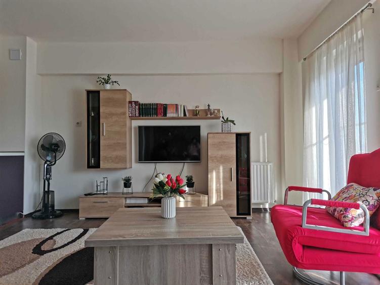 Inhiriez garsoniera luminoasa, cu balcon si aer conditionat - 1