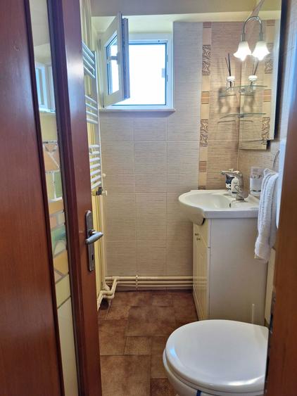 Ofer spre inchiriere apartament 3 camere si loc parcare in cartier Tomis 2, Constanta - 1