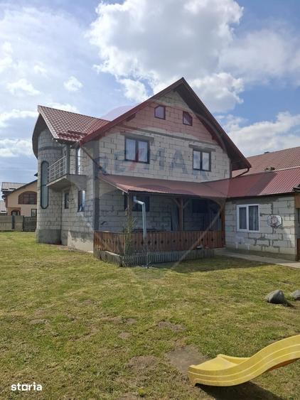 Casă cu 5 camere cu Teren 676 Mp în Bogdan Vodă