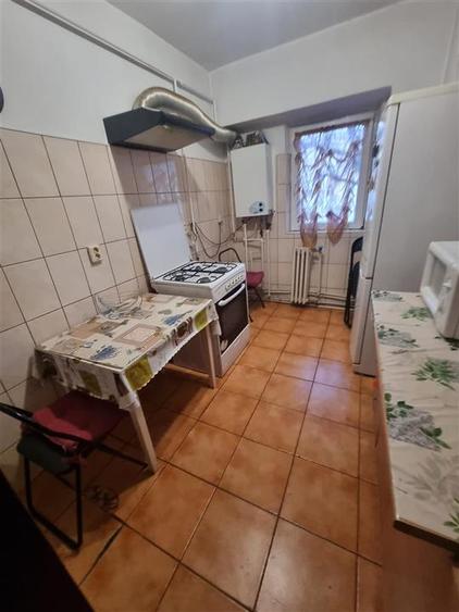 Apartament 4 camere decomandat - etajul 2 - bloc din 1980 - 90 mp - 5
