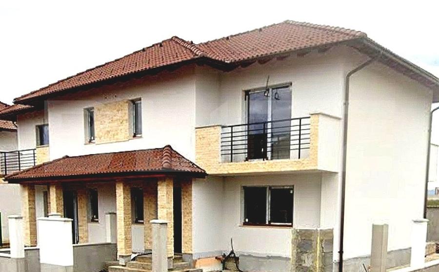 Duplex cu 4 camere cu Canalizare în Sânpetru