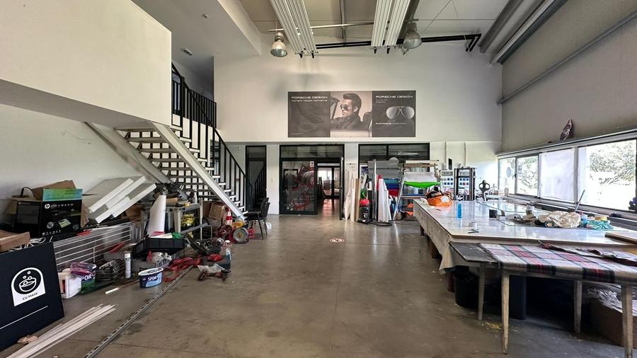 De vanzare Hala parter si etaj-birouri, Calea Torontalului - 1