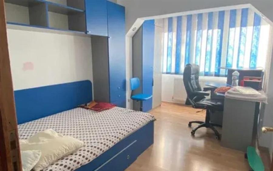 Apartament 4 camere de vanzare zona Malu Rosu - 4