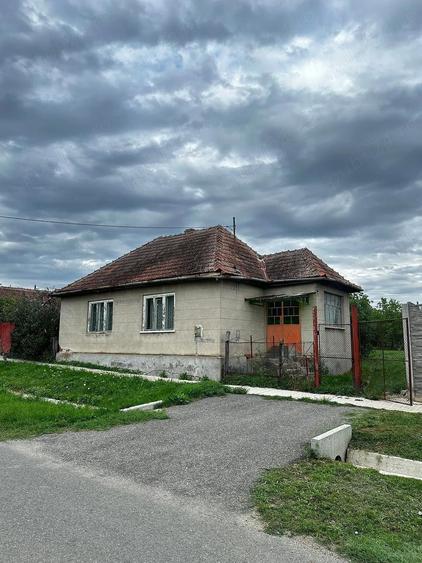 Casa cu teren generos de vanzare in Ianova (Remetea Mare) 129 mp + 1078 mp - 1