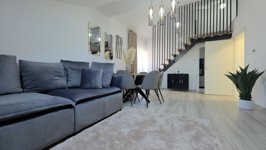 Apartament cu trei camere pe doua niveluri, tip vila, zona Tractorul - 1