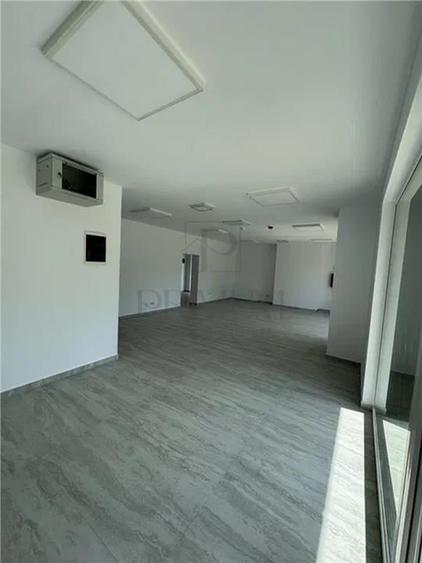 Spațiu comercial disponibil imediat - 1