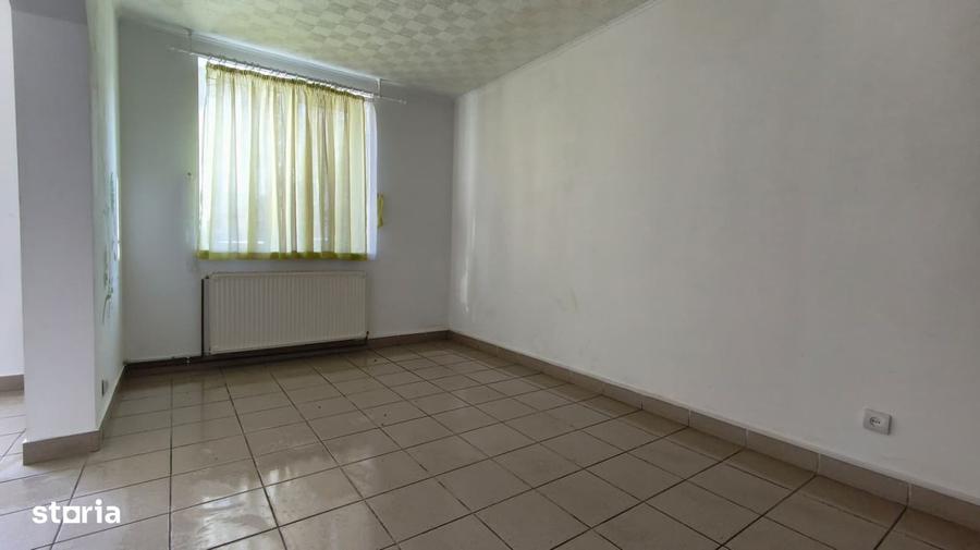 Spațiu comercial, de 32 mp, în Dacia