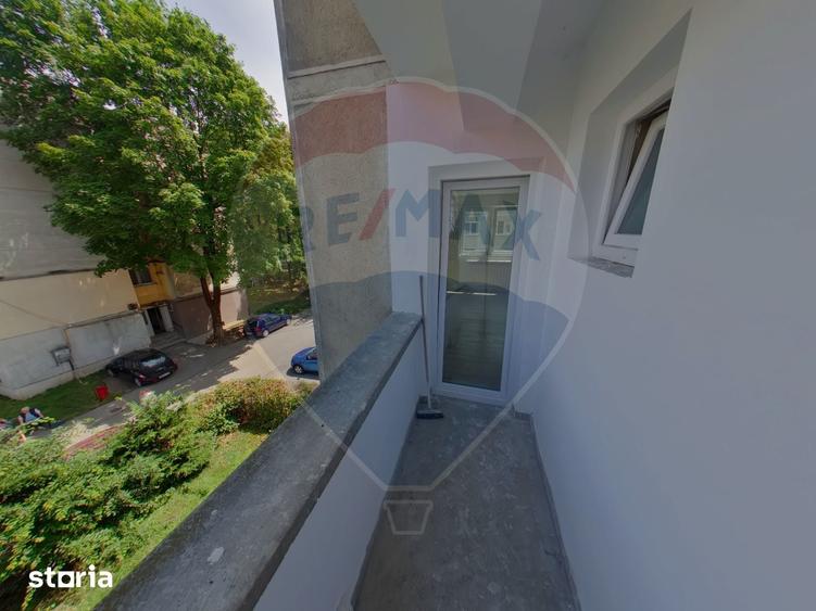 Apartament cu 4 camere decomandat în Central