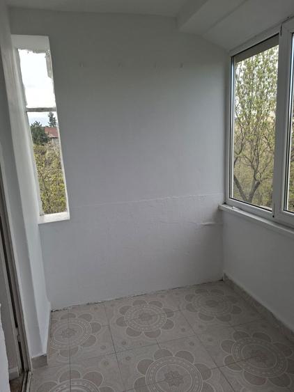 Inchiriez o camera cu balcon - 1