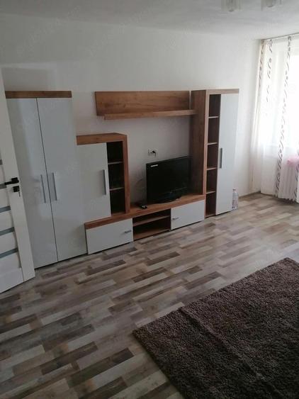 Inchiriez garsoniera - 2