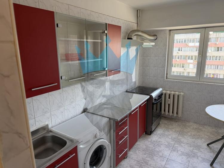 Apartament cu 3 camere semidecomandat în Ștefan cel Mare