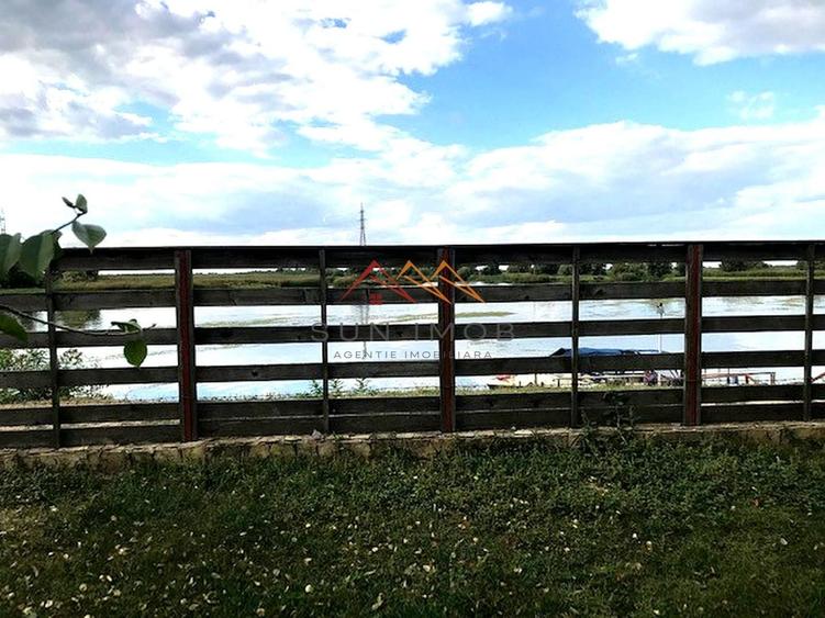 Casă individuală cu 13 camere cu Piscina în Mila 23