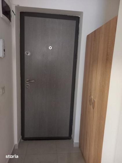 Garsonieră decomandată în Roșu