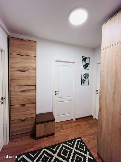 Apartament cu 3 camere semidecomandat, mobilat în Central