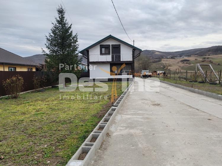 Casă individuală cu 6 camere cu Canalizare în Lipovăț