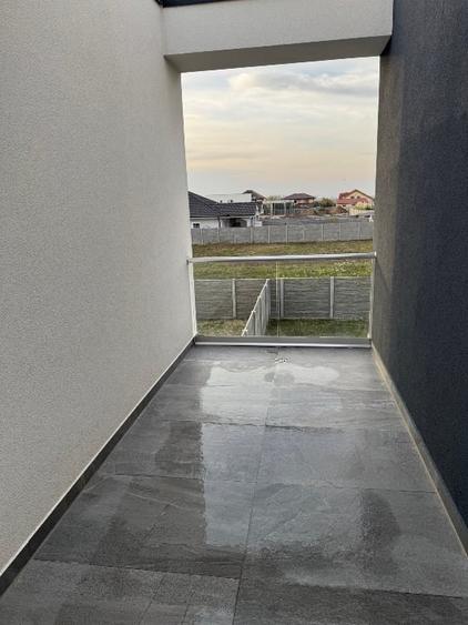 Duplex cu 5 camere cu Canalizare în Dumbrăvița