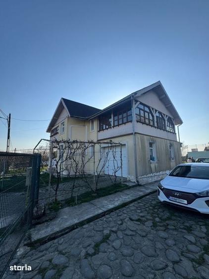 Casă cu 4 camere cu Teren 1400 Mp în Central