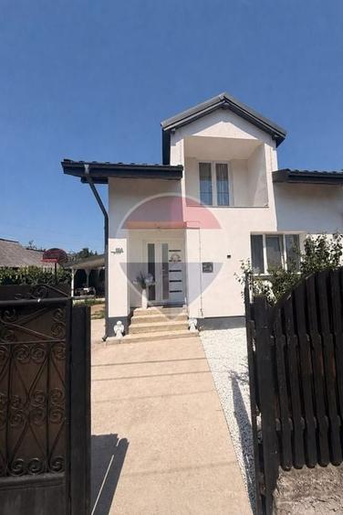 Duplex cu 6 camere cu Teren 229 Mp în Est