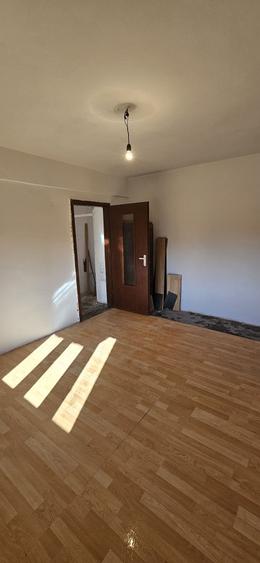 Apartament cu 2 camere semidecomandat în Șuncuiuș