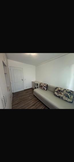 Apartament cu 3 camere în Micro 4