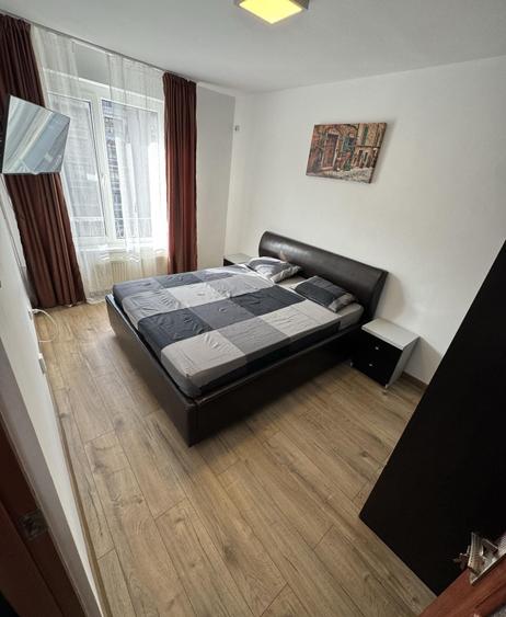 Apartament cu 2 camere semidecomandat, mobilat în P-ța Romană