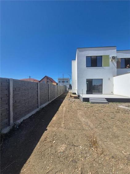 Duplex cu 3 camere cu Teren 330 Mp în Moșnița Nouă