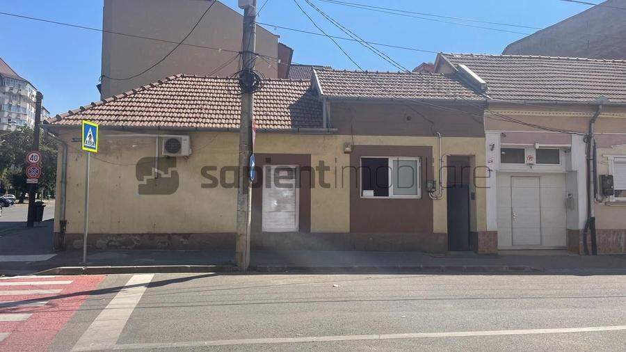 Casă individuală cu 3 camere cu Canalizare în Central