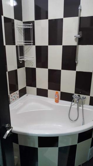 Apartament cu 2 camere decomandat în Roșu