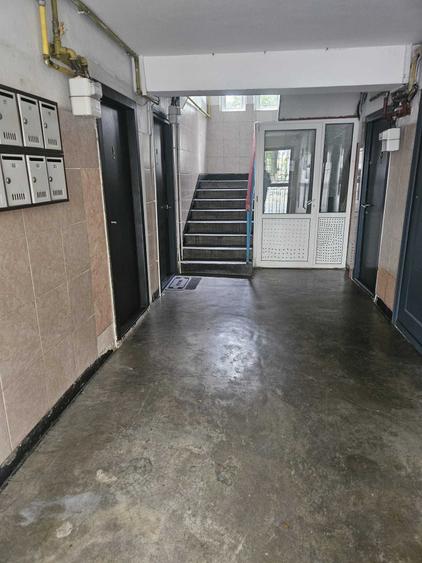Apartament cu 3 camere decomandat în Exterior Vest