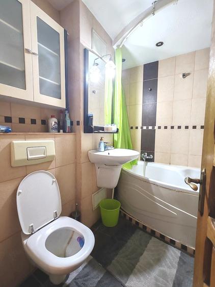 Apartament cu 2 camere semidecomandat în Craiovei