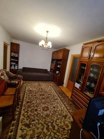 Apartament cu 2 camere semidecomandat în Gorjului