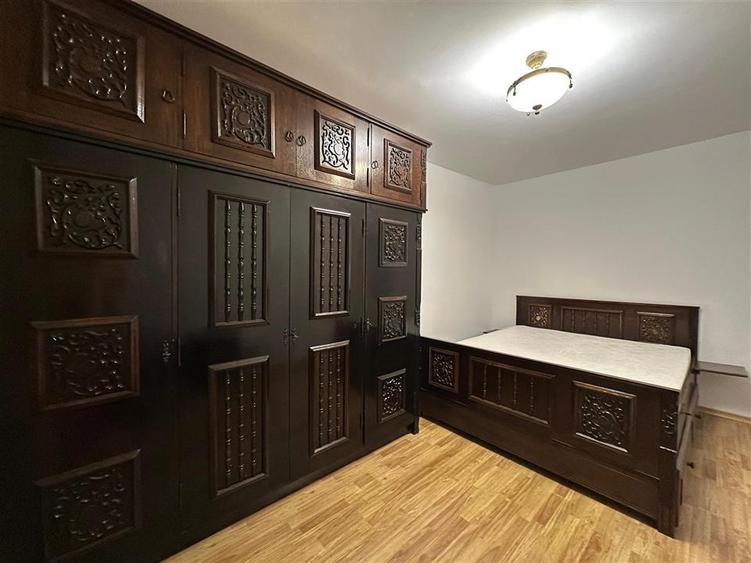 Apartament cu 4 camere decomandat în Podu Roș