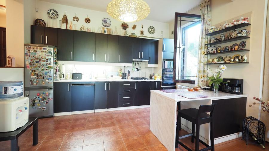 Vila cu 6 camere | gradina atent amenajata | garaj - 5