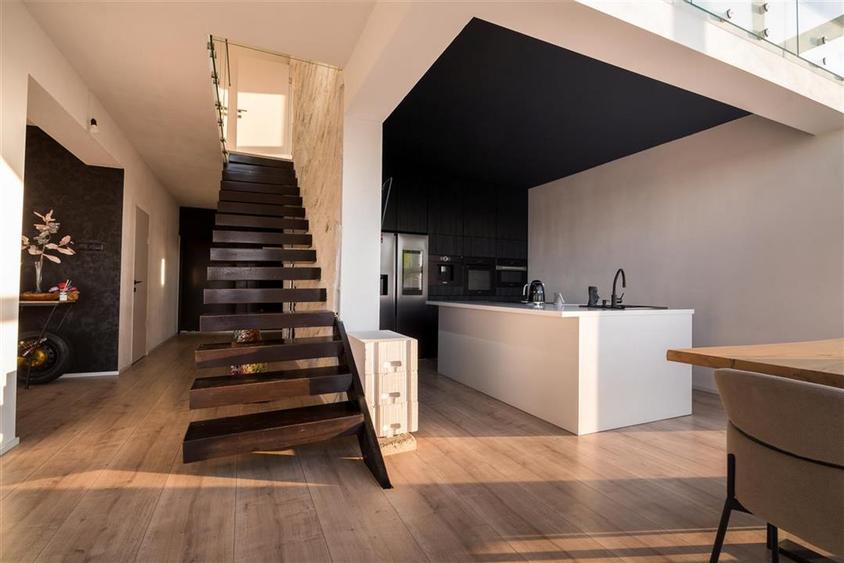 Casa premium de vanzare – Oradea, Strada Colinelor | 300 mp utili | 5 camere | t - 32