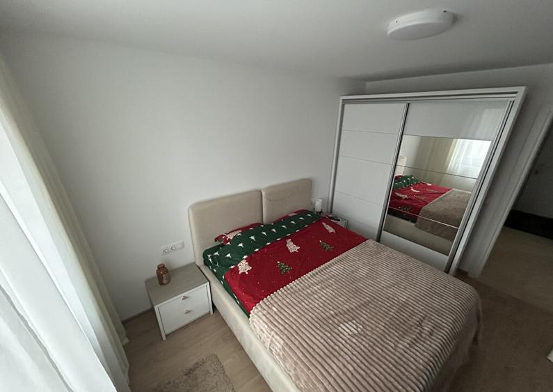 Apartament 3 camere, zona Coresi, parcare inclusa - 1