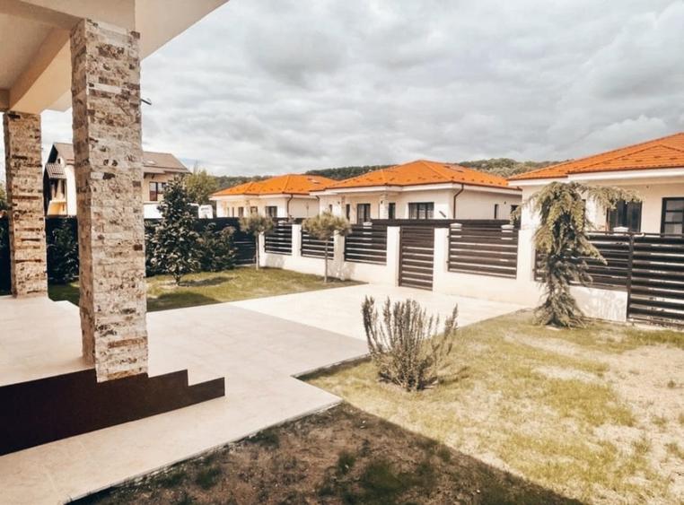 casa / vila Stefanesti , "La Cheie'' , finisaje + pozitie DEOSEBITA ! - 4