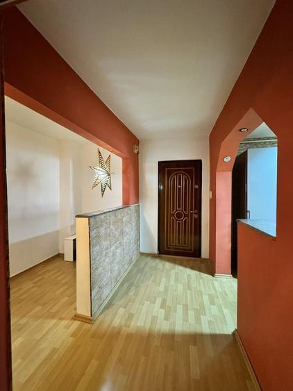 Apartament cu 3 camere decomandat în Berca