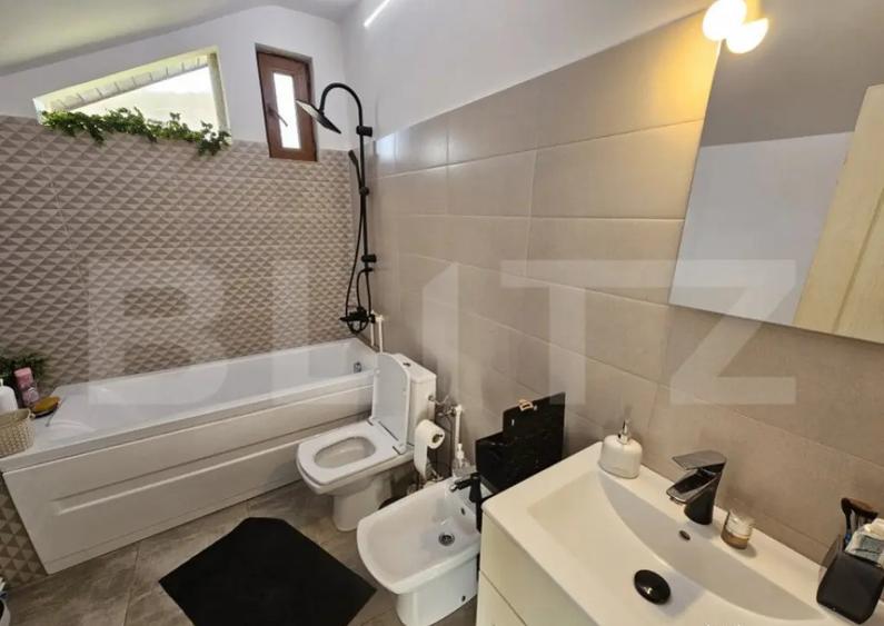 CASA SUPERBA CU 5 CAMERE, 168 MP, IN ?OIMU? LA 15 MINUTE - 3