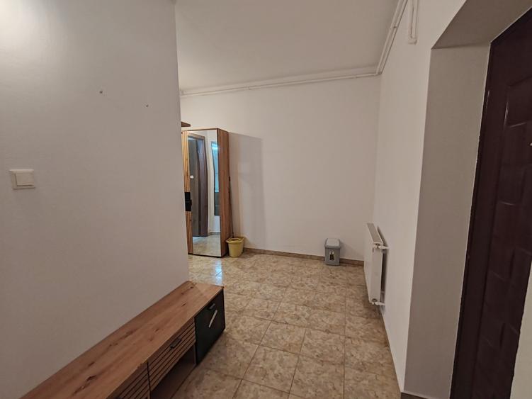 Garsoniera confort sporit, cu garaj zona Tractorul - 9