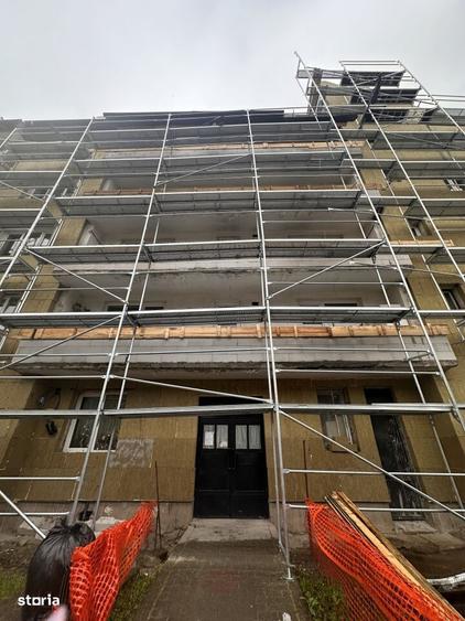 Apartament cu 4 camere decomandat în Zencani
