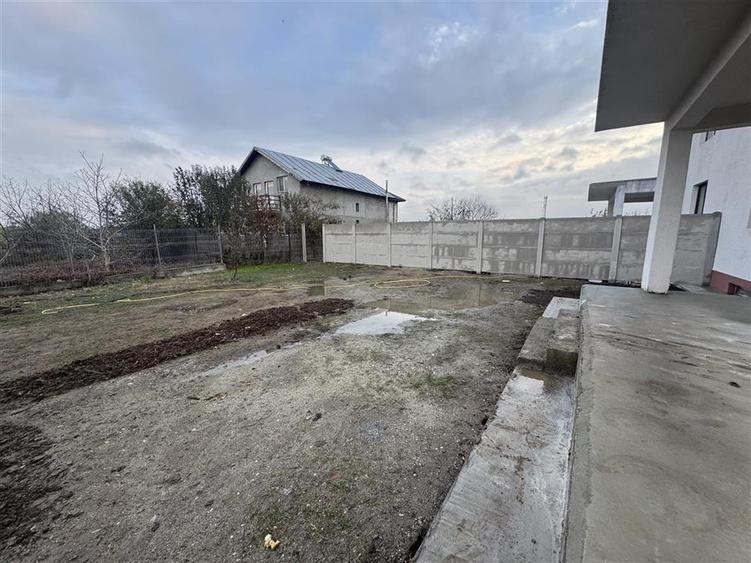 VILA DE VANZARE LA CHEIE TOATE UTILITATILE -CIOROGARLA DARVARI - 7