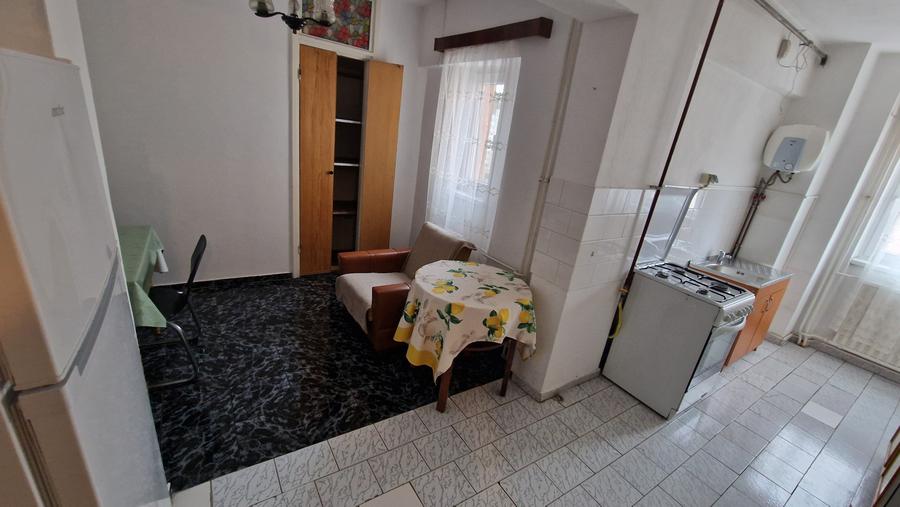 Garsoniera spatioasa zona 13 Decembrie - 6