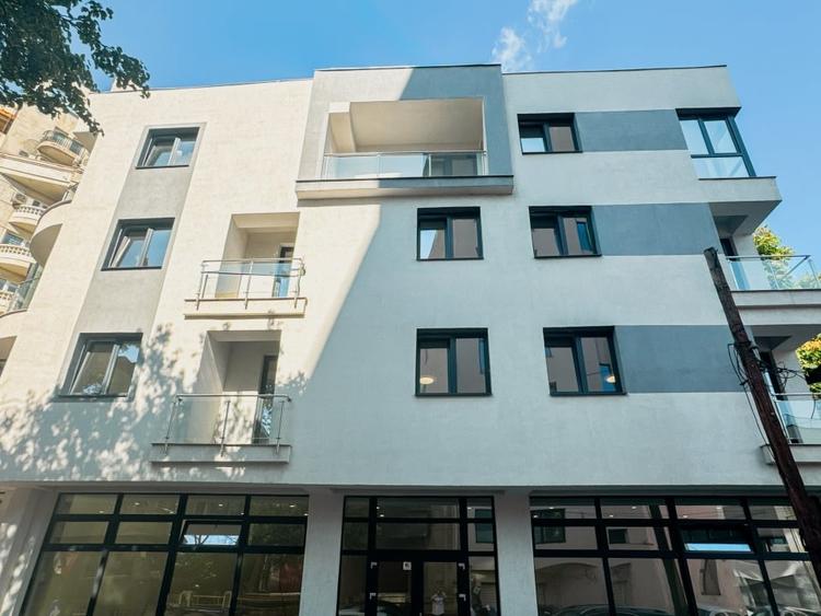 Bloc integral in Piata Unirii. Pretabil pentru Hotel, Clinica Medicala, birouri - 2