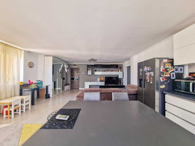 Ap de 4 cam de vanzare, Statiunea Mamaia, vedere la mare si lac, 150m de plaja. - 6